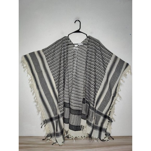 Free People Bonfire Fringe Kimono Shawl Wrap Gray Neutral Colors One Siz… - Picture 3 of 9